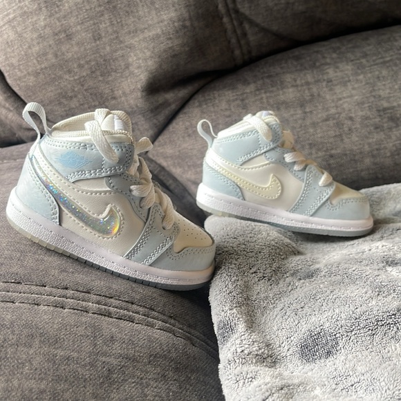 Jordan 1 Mid - Picture 5 of 6